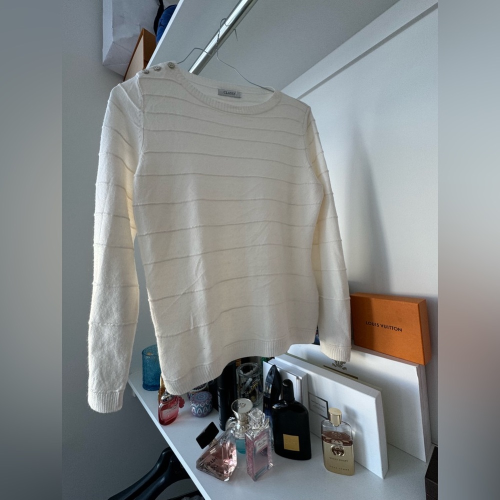 Ribbed light sweater
